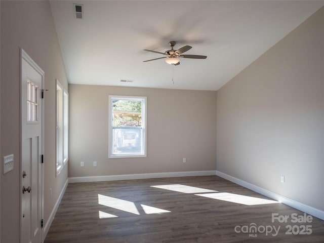 unfurnished room featuring dark wood-type flooring and ceiling fan