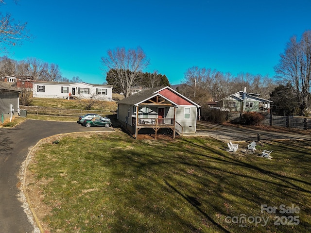 exterior space featuring a front yard