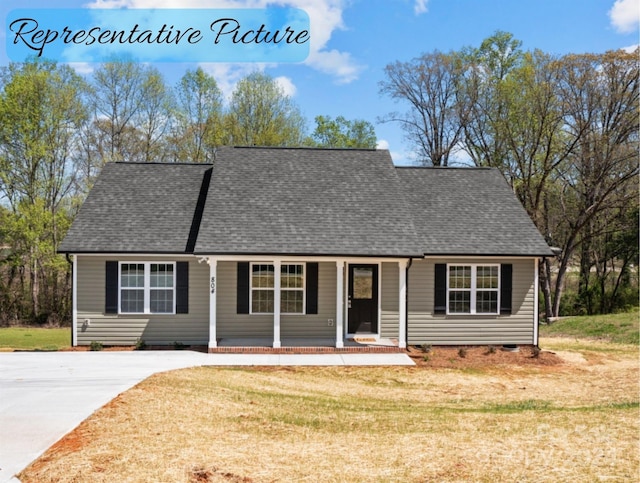 view of front of property with a front yard