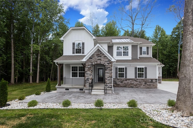 view of front of property with a front lawn and covered porch