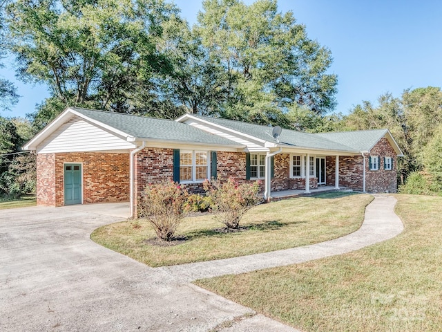 single story home with a front yard