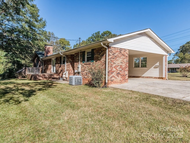 view of front of home with central air condition unit, a porch, and a front yard