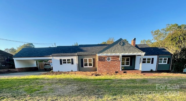 ranch-style house with a front yard