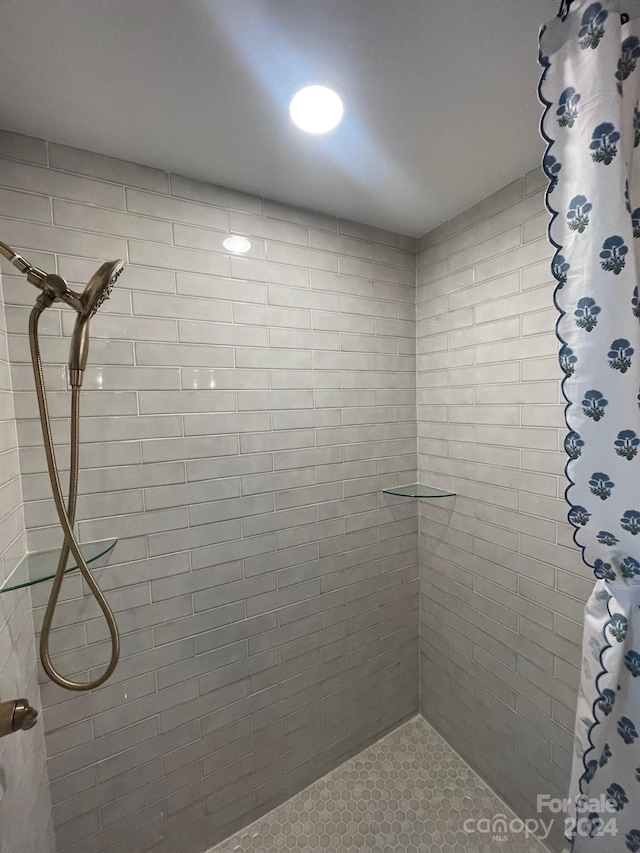 bathroom featuring a shower with curtain