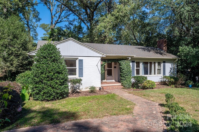 single story home with a front yard