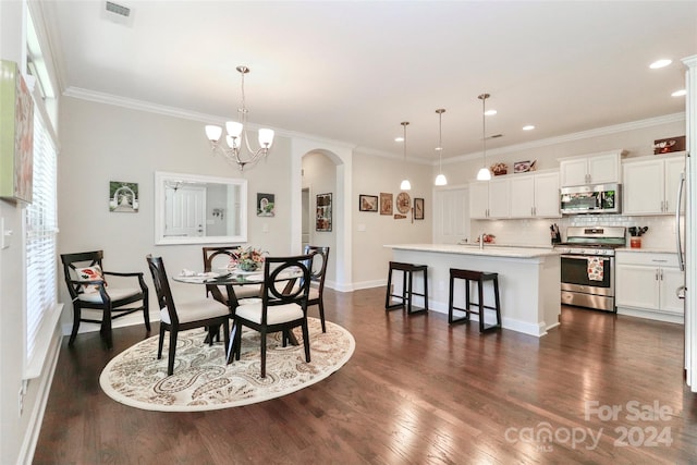 dining room with dark wood-type flooring, crown molding, and a chandelier