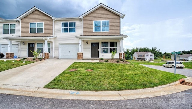 view of front facade with an attached garage, a front lawn, and driveway