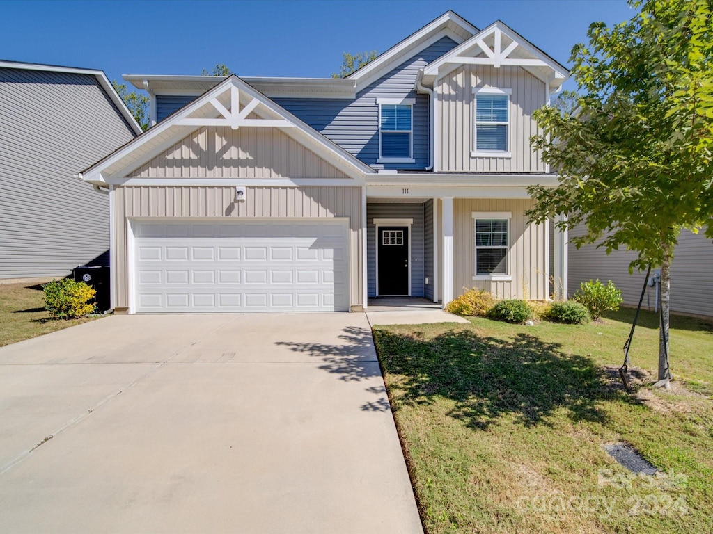 view of front of house featuring a front yard