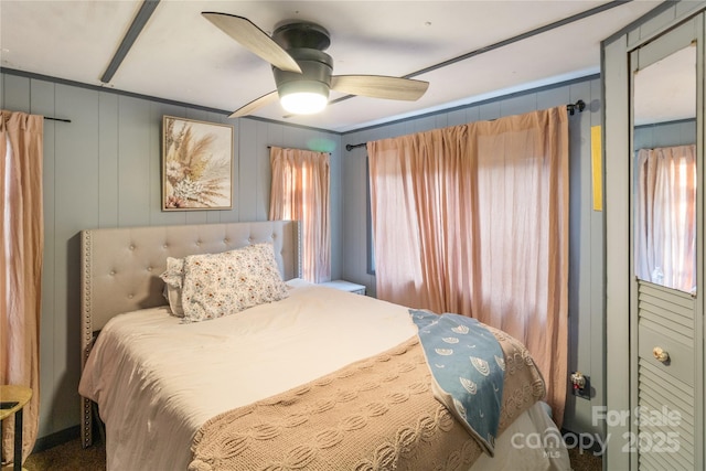 bedroom with ceiling fan