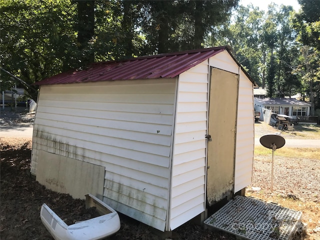 view of outbuilding