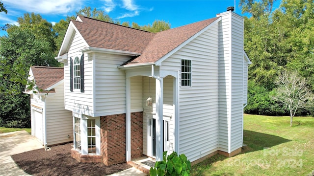 view of front of house with a front yard