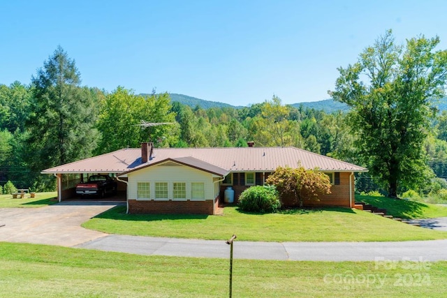 single story home featuring a mountain view and a front yard