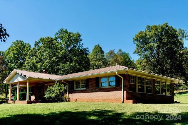 exterior space featuring a lawn