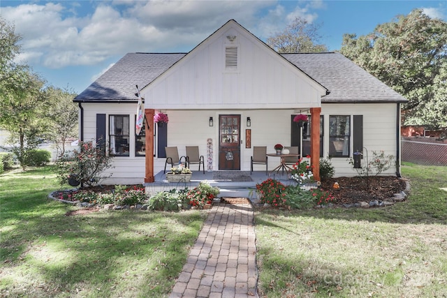 bungalow with a front lawn and covered porch