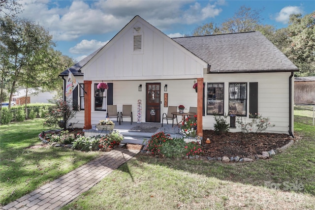 view of front of home with a front lawn