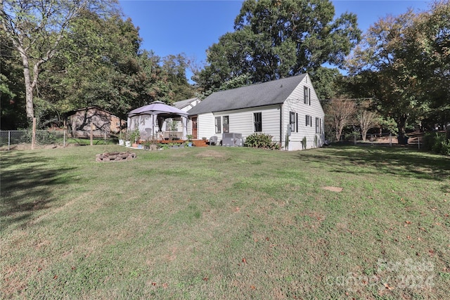 view of front of property featuring a gazebo and a front lawn