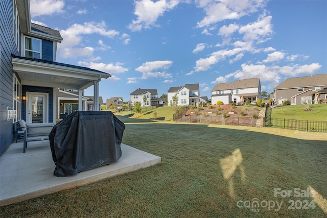 view of yard featuring a patio area