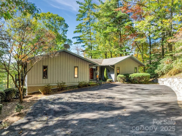 view of front of property