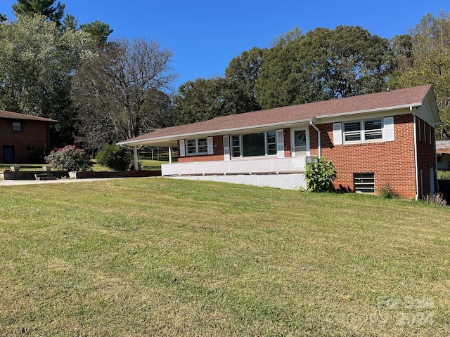 view of front of property with a front yard