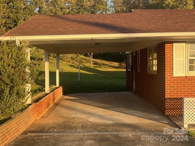 view of parking / parking lot featuring a carport and a lawn