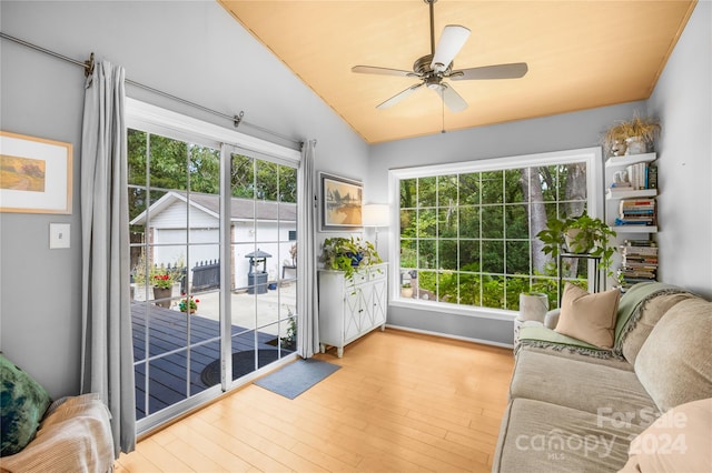 sunroom with lofted ceiling and ceiling fan