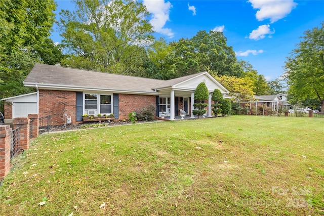 view of front of property featuring a front lawn