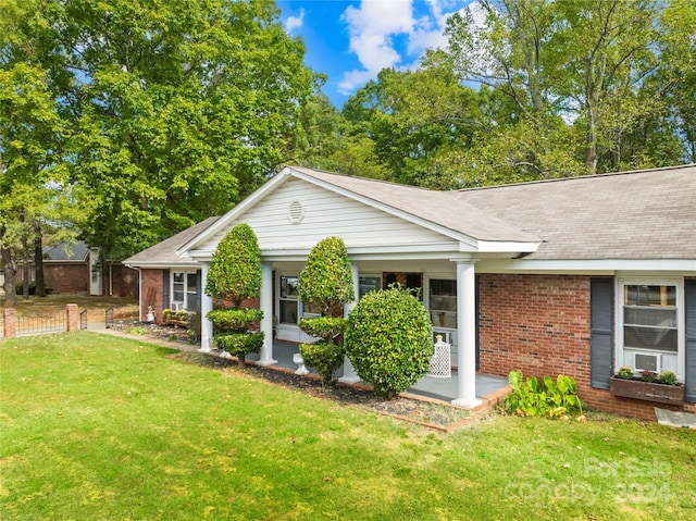 single story home with a front yard