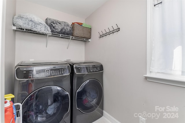 washroom featuring washing machine and clothes dryer