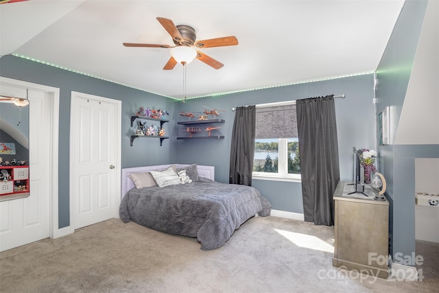 carpeted bedroom featuring ceiling fan