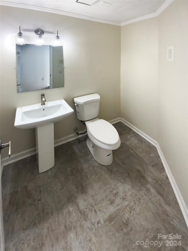 bathroom featuring crown molding and toilet