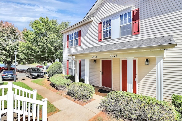 view of front of home featuring a porch