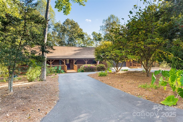 view of front of home featuring a porch