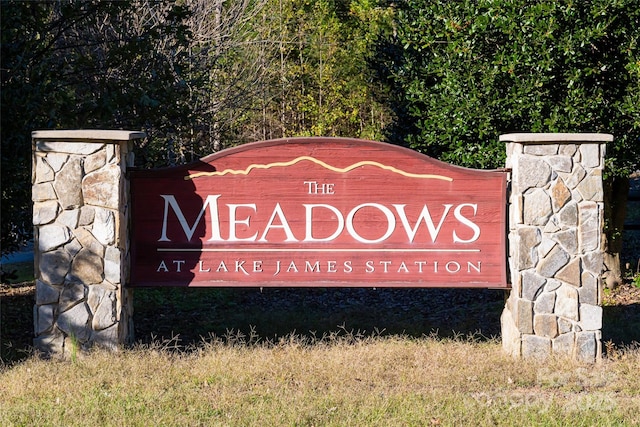 view of community / neighborhood sign