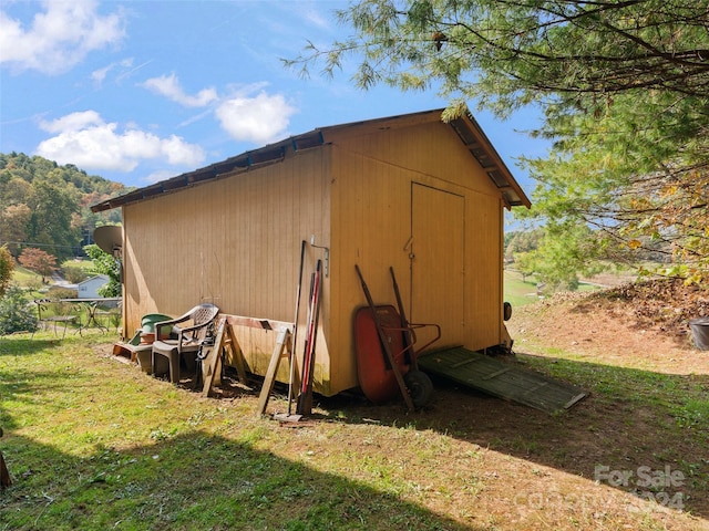 view of outbuilding