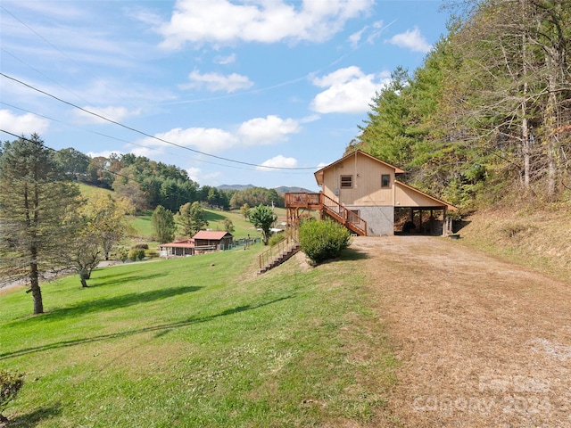 view of yard featuring a rural view