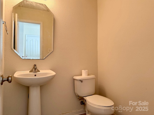 bathroom featuring a sink and toilet