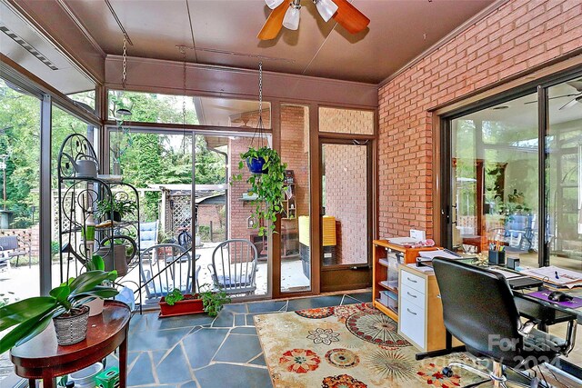 sunroom with ceiling fan