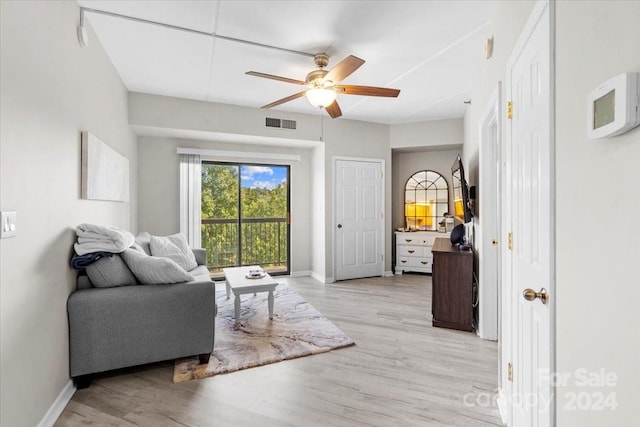 living room with light wood-type flooring and ceiling fan