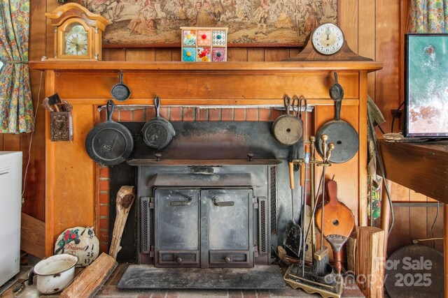 396 Will Hyatt Rd, Waynesville, NC 28786 - detailed view of wood walls