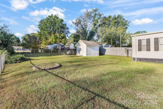 view of yard featuring a storage unit