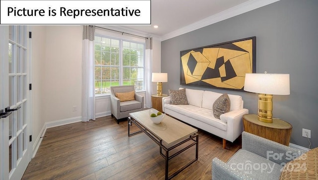 living area featuring baseboards, ornamental molding, and wood finished floors