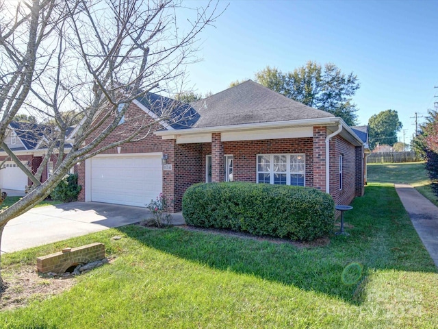 single story home featuring a front lawn