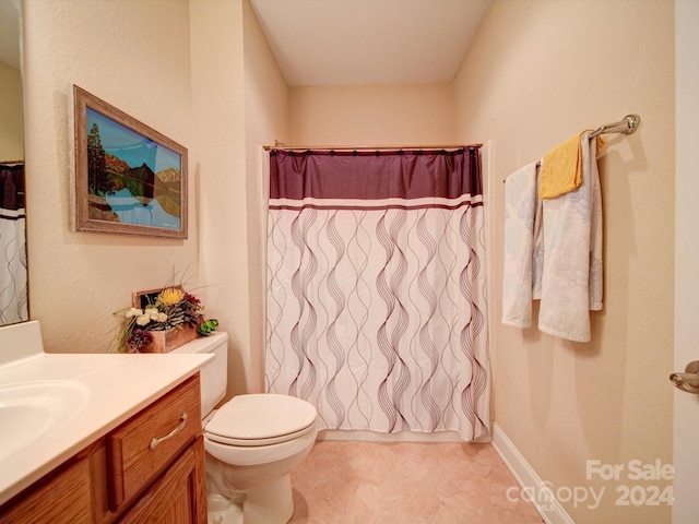 bathroom with vanity, curtained shower, and toilet