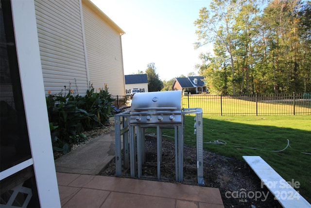 view of yard with a patio area