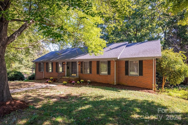 ranch-style home with a front lawn