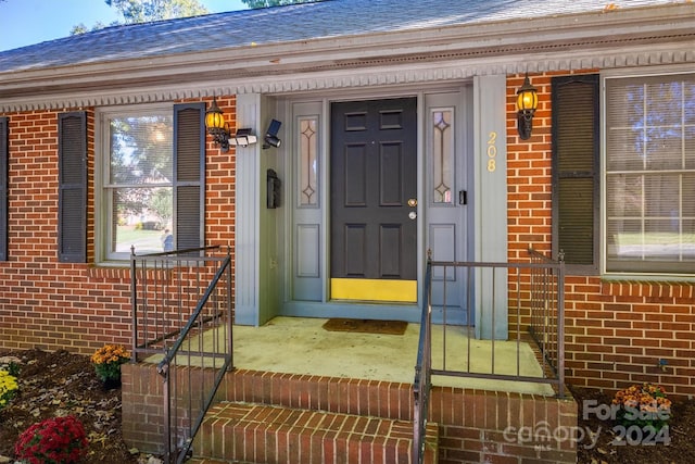 entrance to property with covered porch