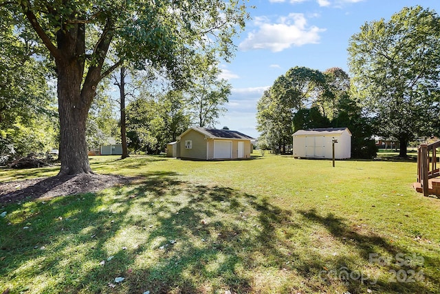 view of yard with a storage shed