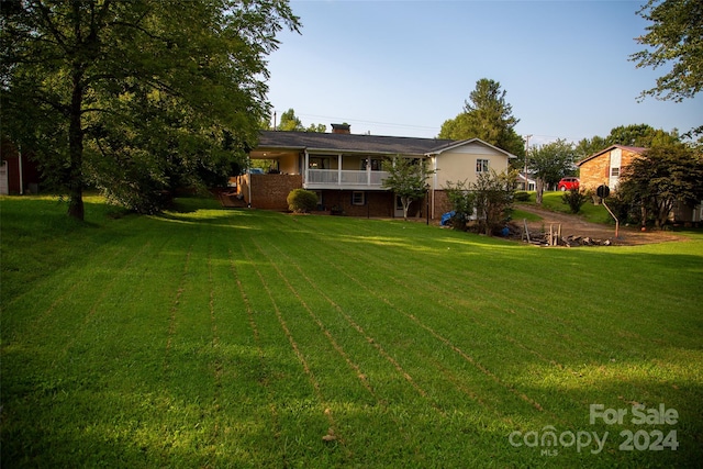 exterior space featuring a front yard