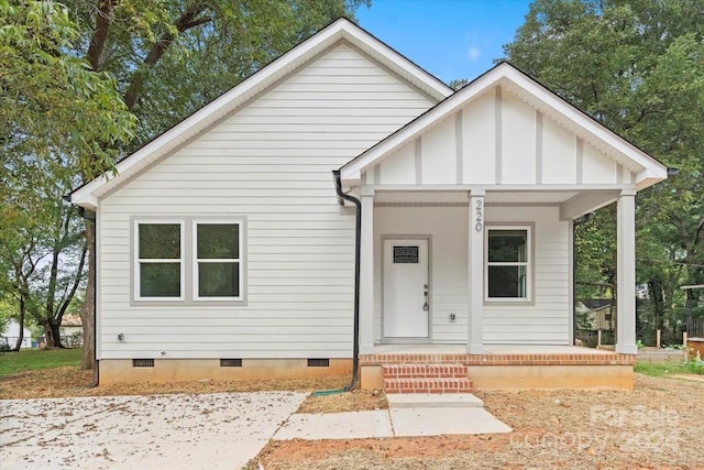 view of front of property featuring covered porch