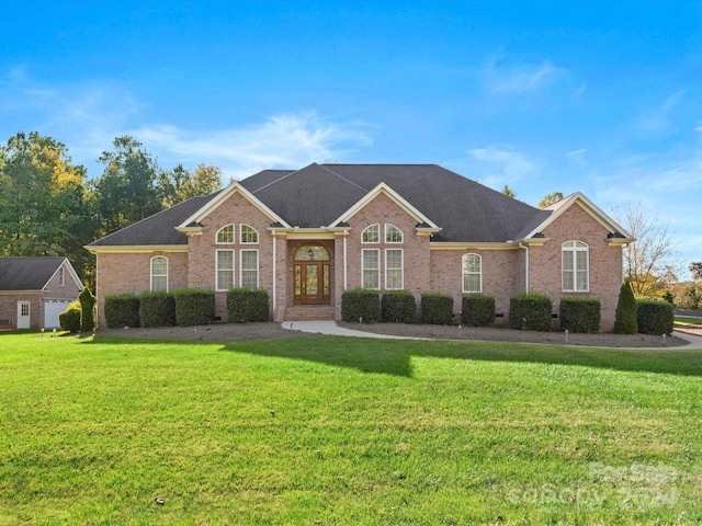 ranch-style home featuring a front lawn